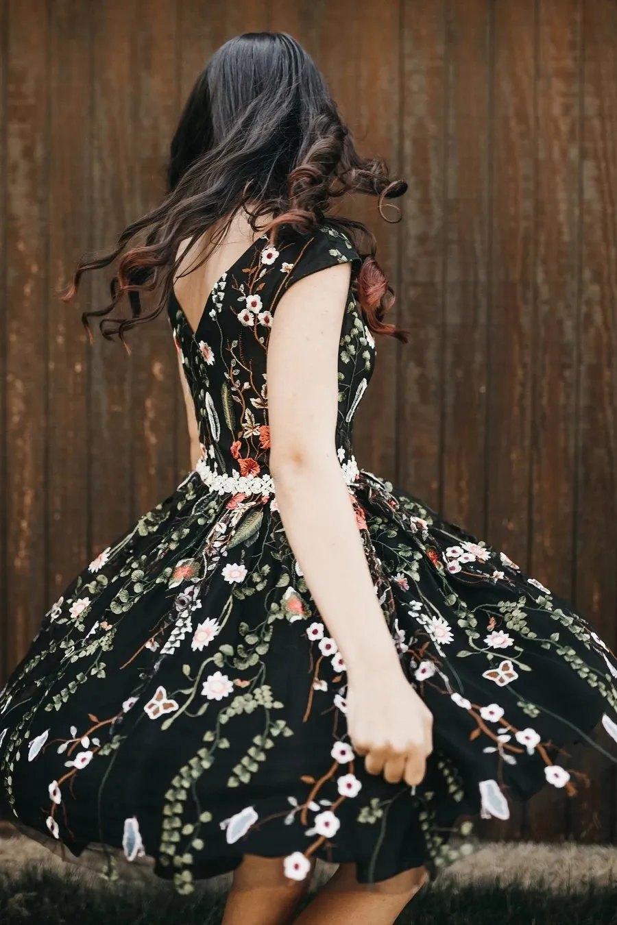 Black V-Neck Embroidery Floral Short Prom Homecoming Dress with Beaded Waist GM90