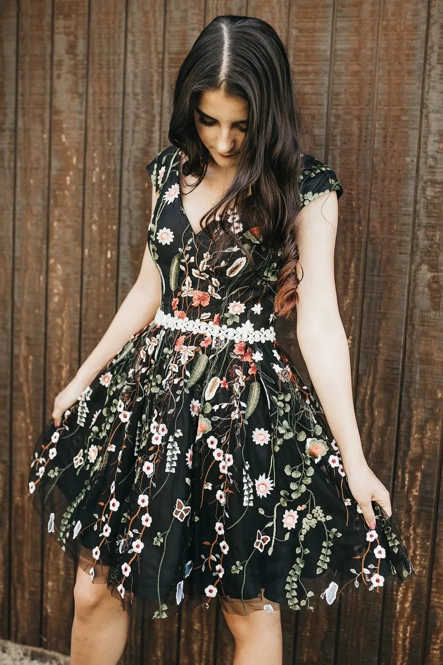 Black V-Neck Embroidery Floral Short Prom Homecoming Dress with Beaded Waist GM90
