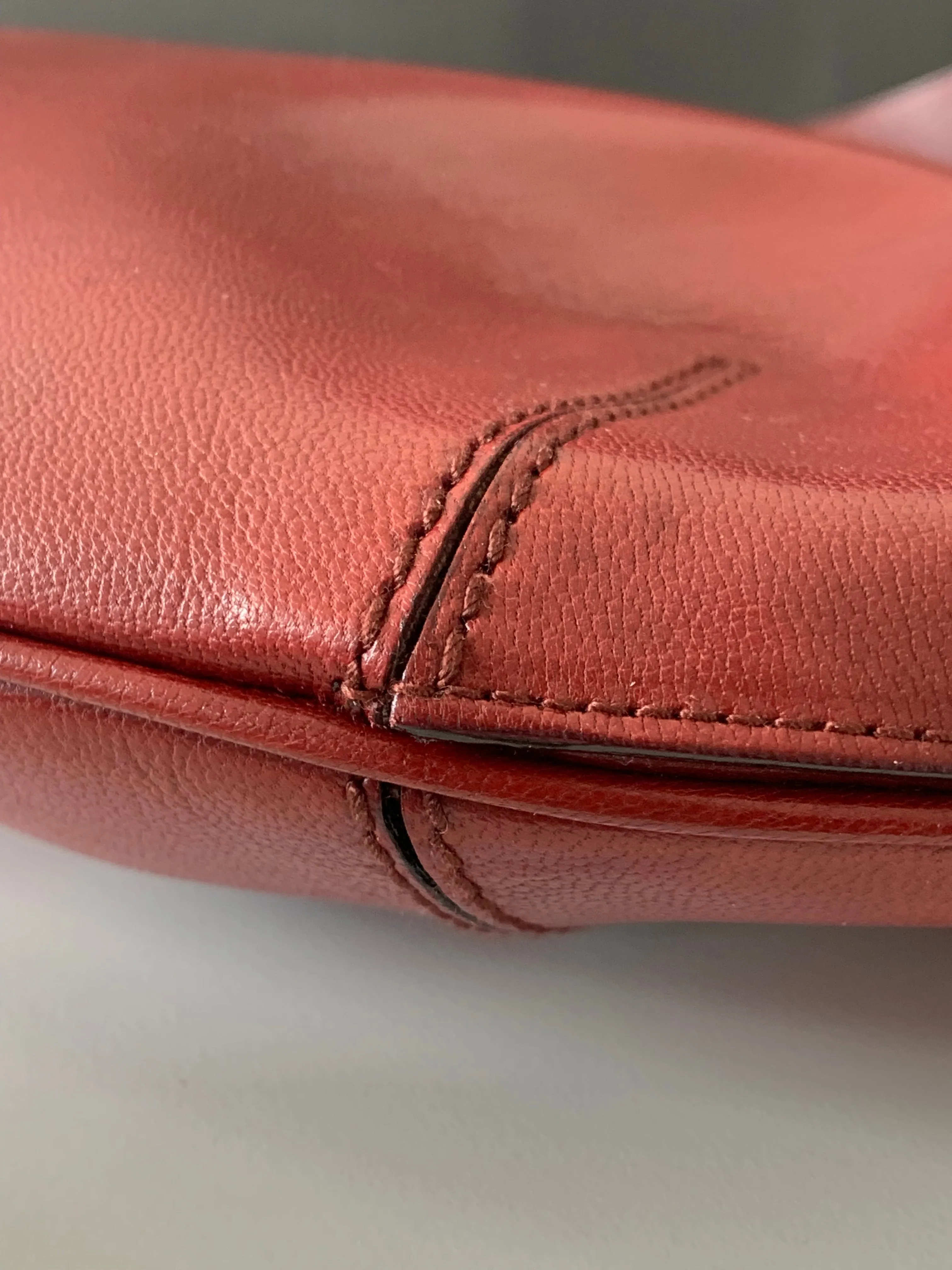 <b> GUCCI</b> <br>Half Moon Hobo Bag