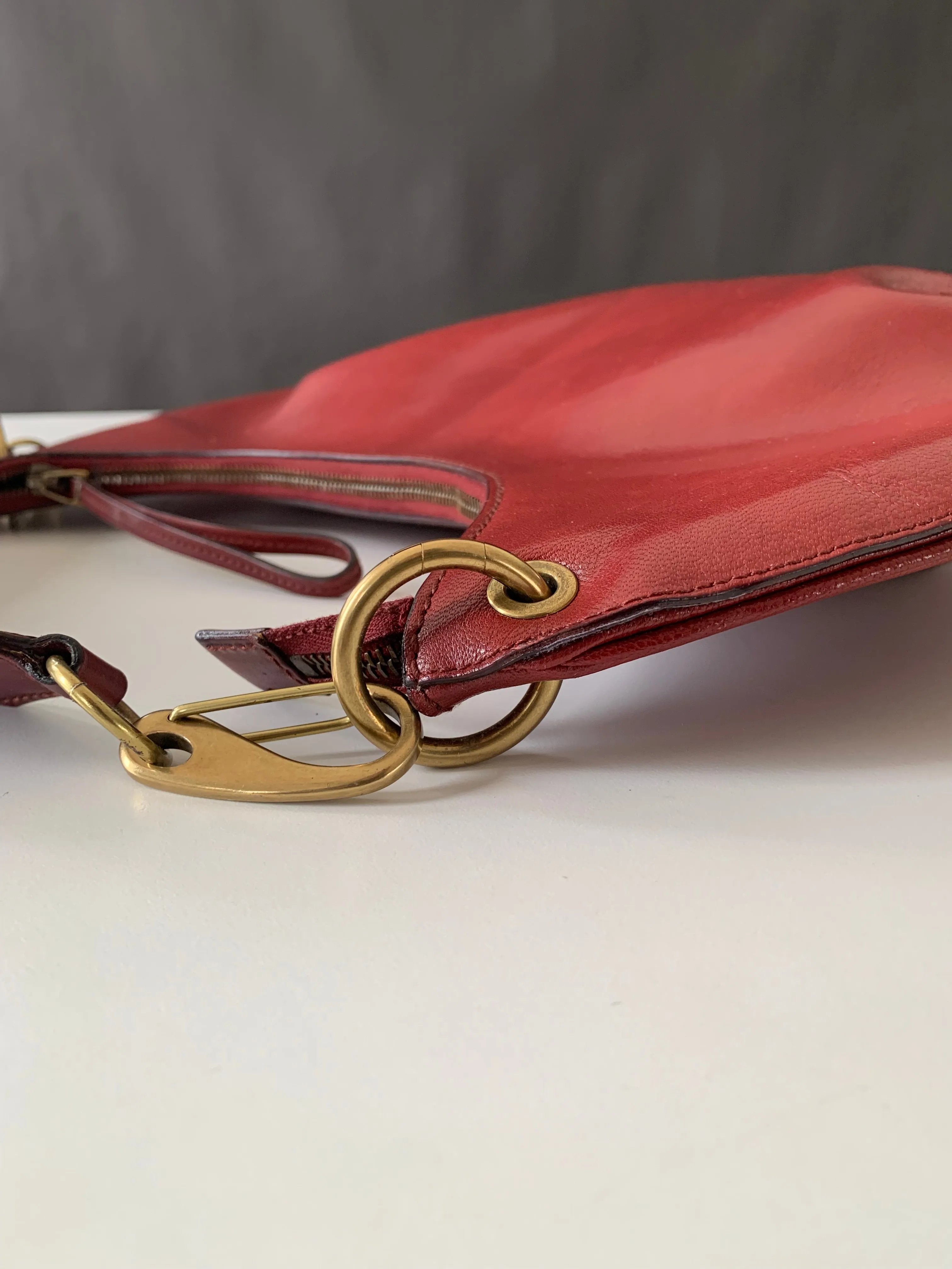 <b> GUCCI</b> <br>Half Moon Hobo Bag