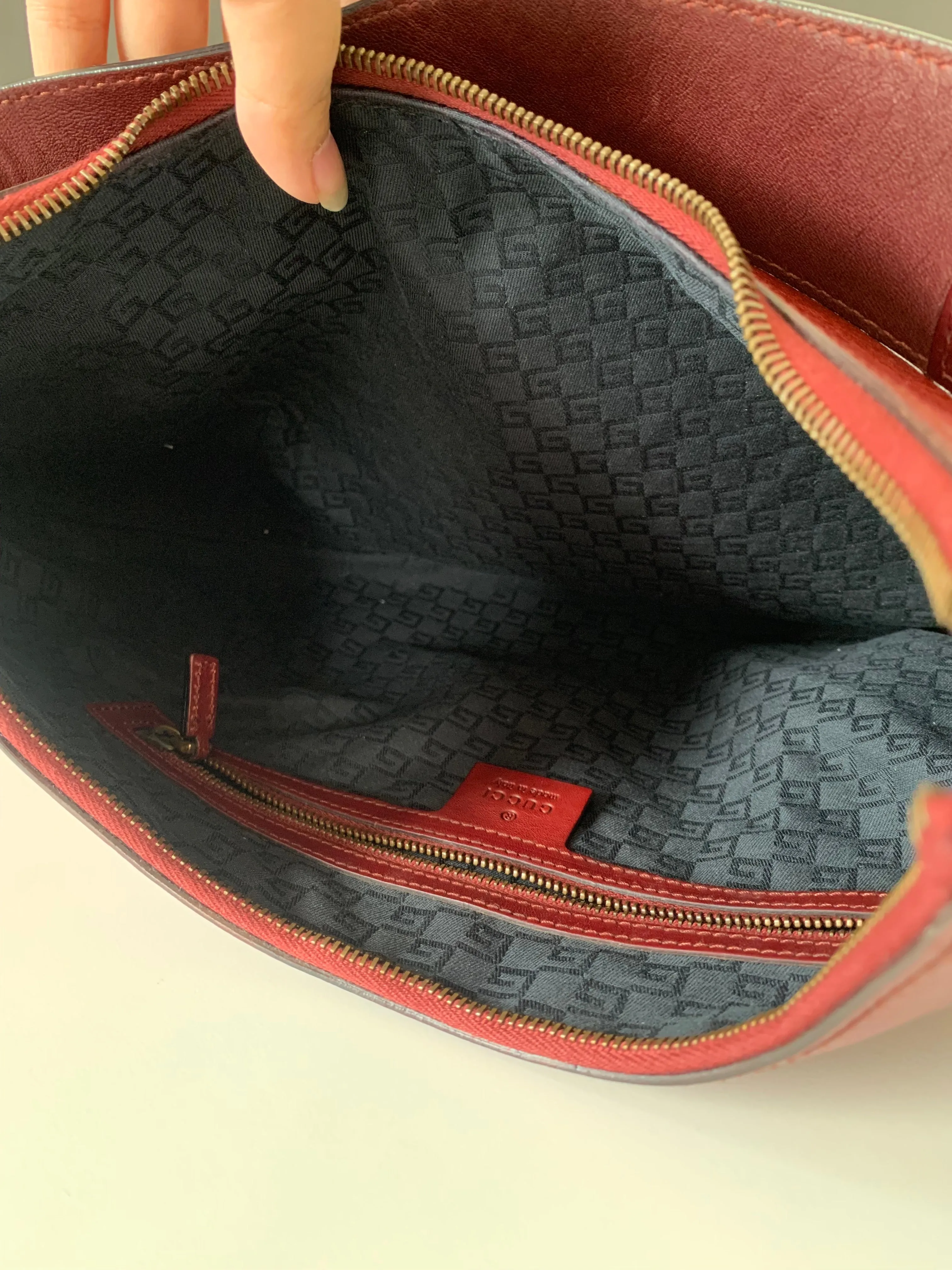 <b> GUCCI</b> <br>Half Moon Hobo Bag
